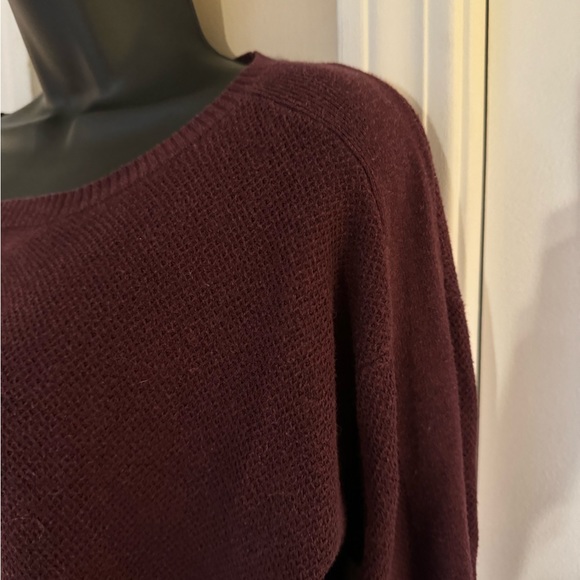 American Eagle Burgundy Crewneck Sweater Size M - Picture 5 of 8